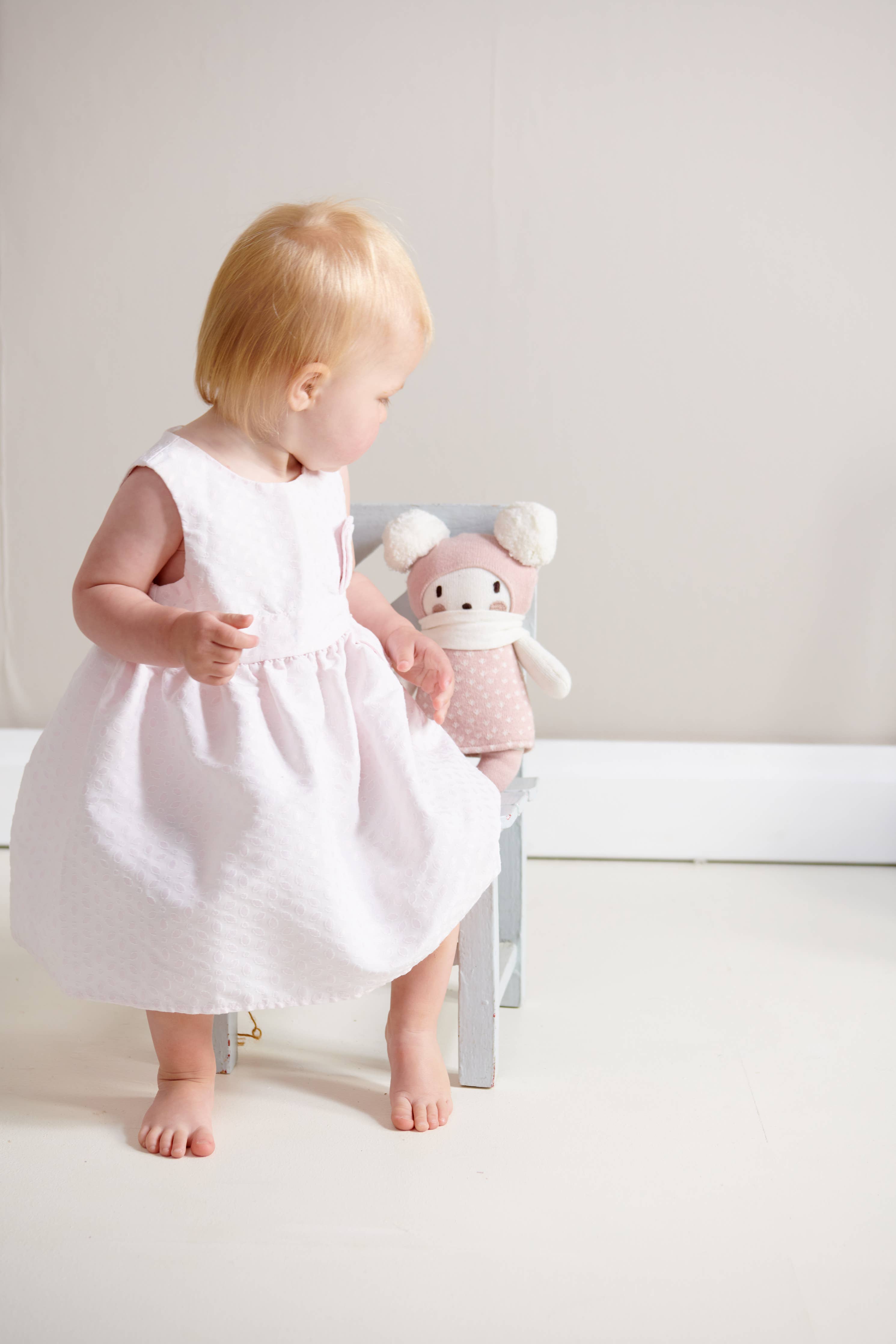 Baby Bella gestrickte Puppe in Geschenkbox - nila kids