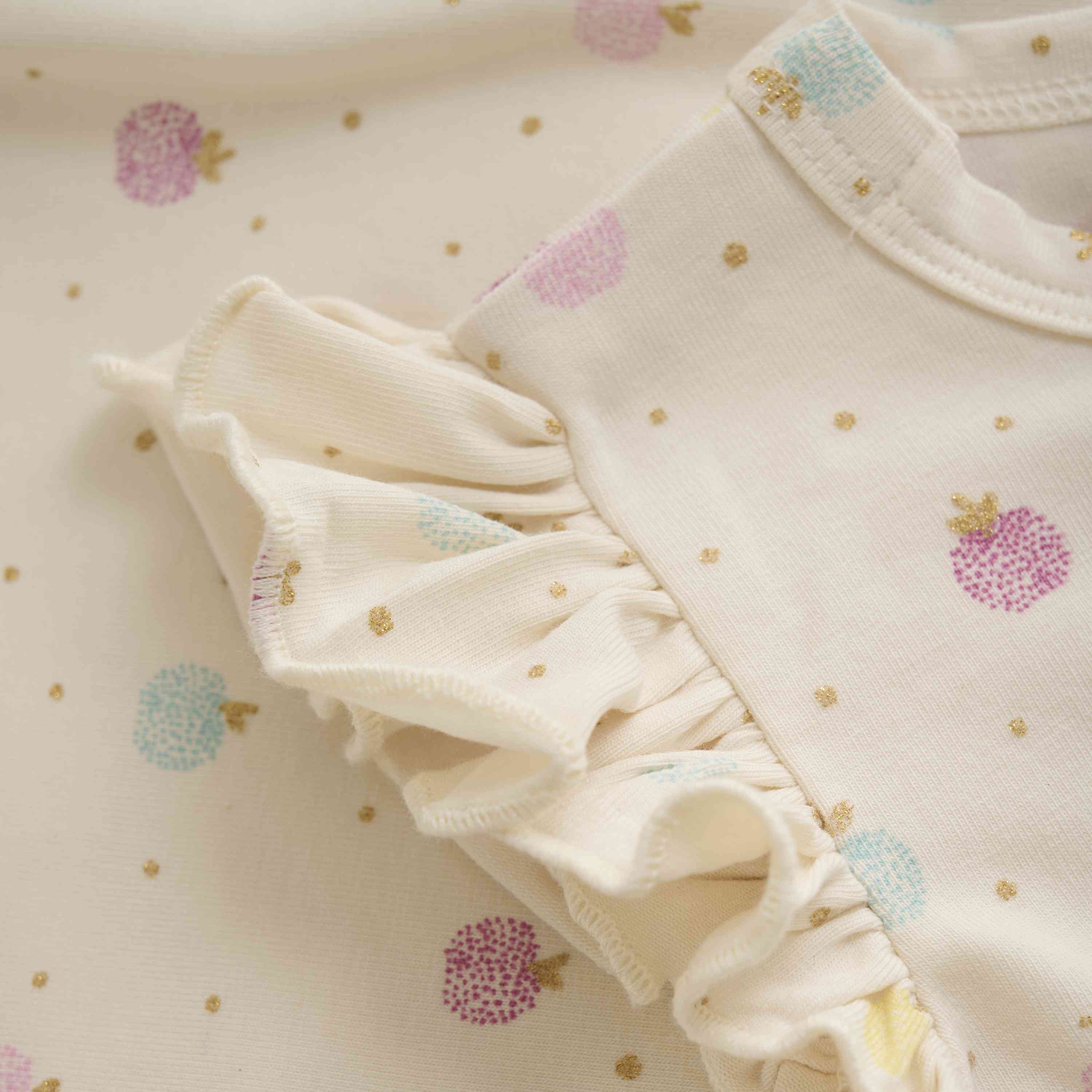 Mädchen-Top mit Glitzerprint und Rüschenärmeln - nila kids