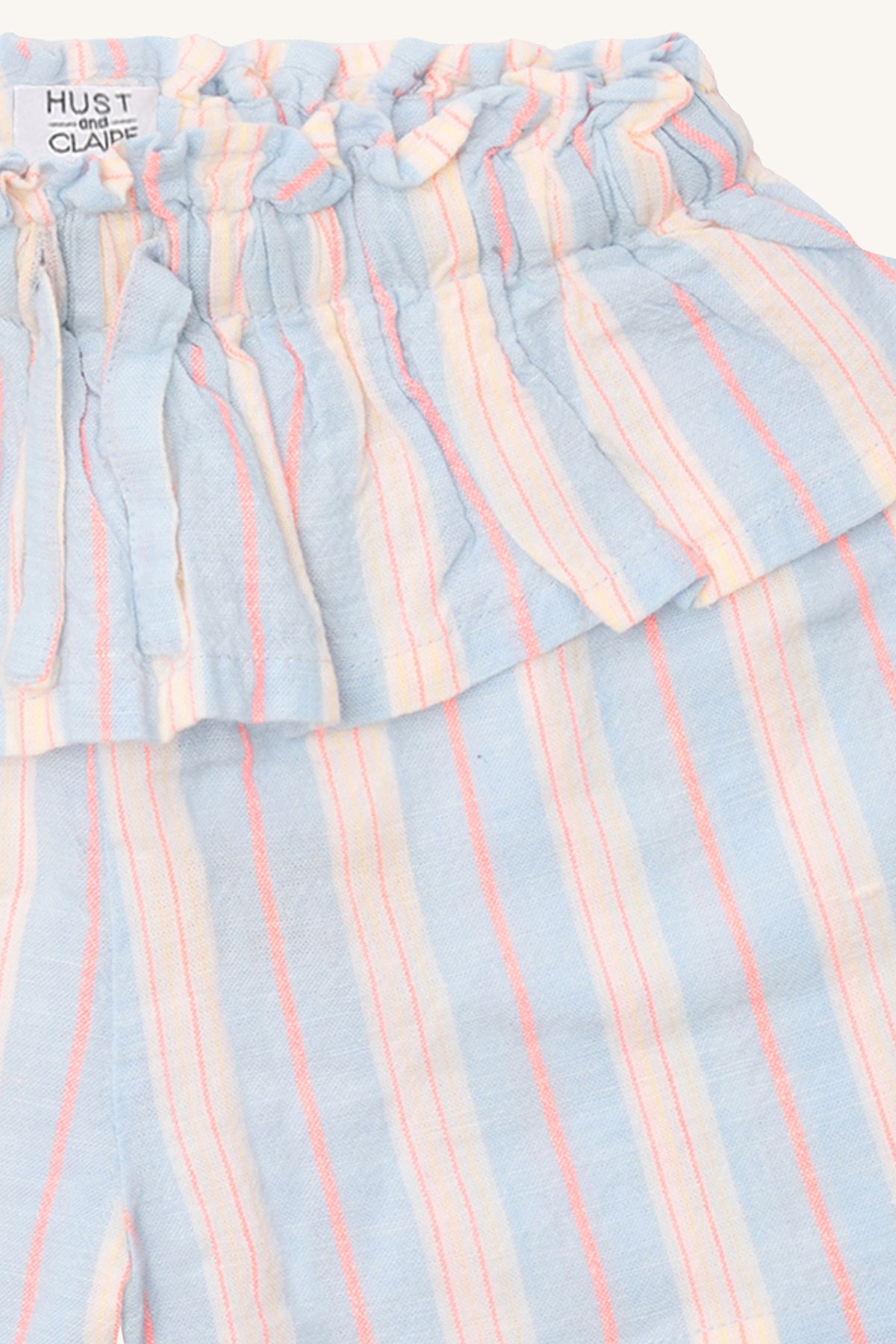 Leichte Shorts mit Rüschendetail