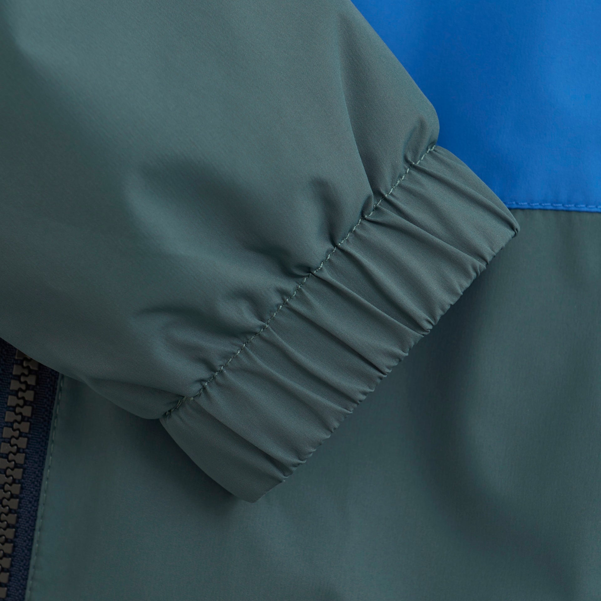 Windjacke „Blau-Grün“ – Leicht, wetterfest & nachhaltig - nila kids