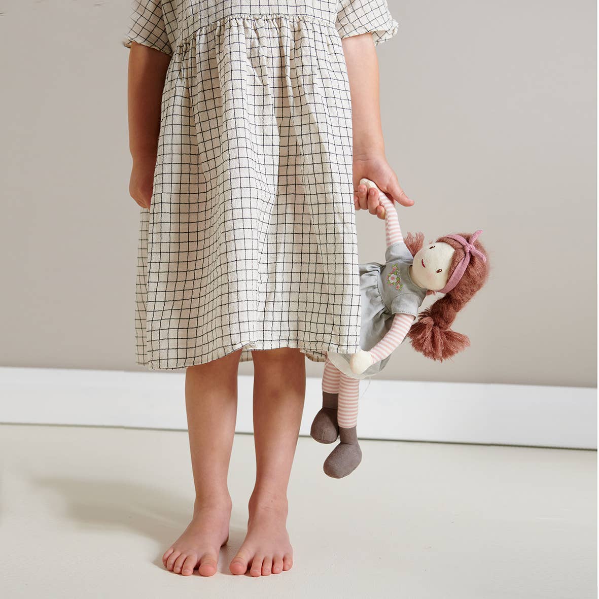 Alma Stoffpuppe 35 cm - nila kids