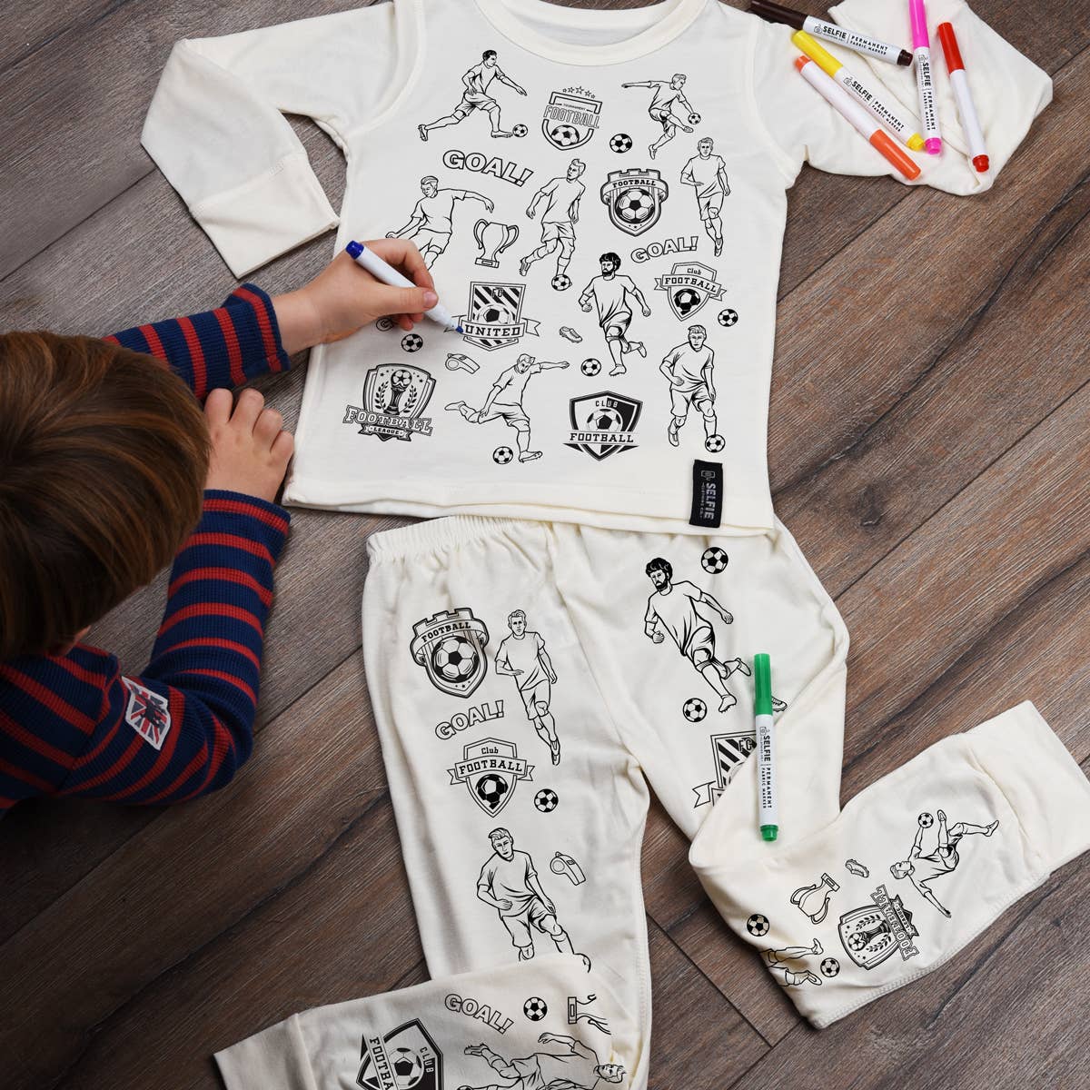 Fussball Pyjama zum Ausmalen - nila kids